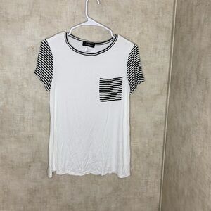 Adara women’s tee size small